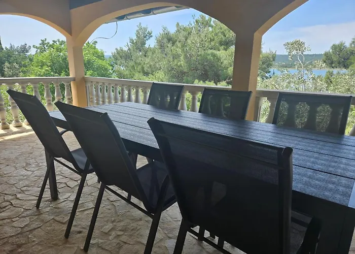 Villa PUNTA BLAVA, beach-front, sea-view, large terraces, internet, Netflix, ideal for quiet vacation