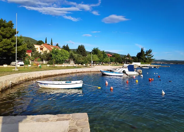 Villa PUNTA BLAVA, beach-front, sea-view, large terraces, internet, Netflix, ideal for quiet vacation