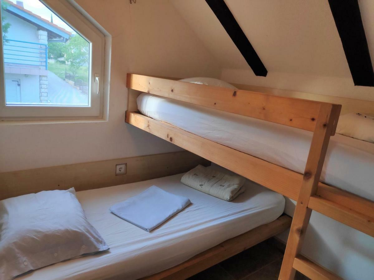 Punta Blava - Front, Ideal For Kids, Large Terraces With Sea View, Internet, Netflix, No Pets Allowed, 3kw Ev Ch Apartamento Obrovac